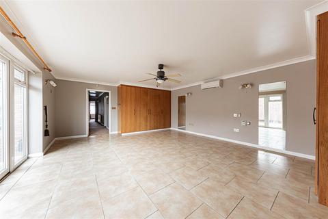 4 bedroom detached bungalow for sale, Tothill Street, Minster, Ramsgate