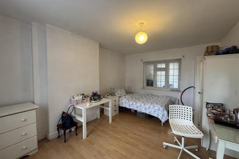 3 bedroom terraced house for sale, Tennyson Close, Feltham