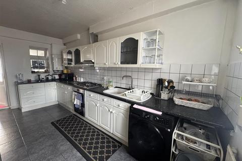 3 bedroom terraced house for sale, Tennyson Close, Feltham