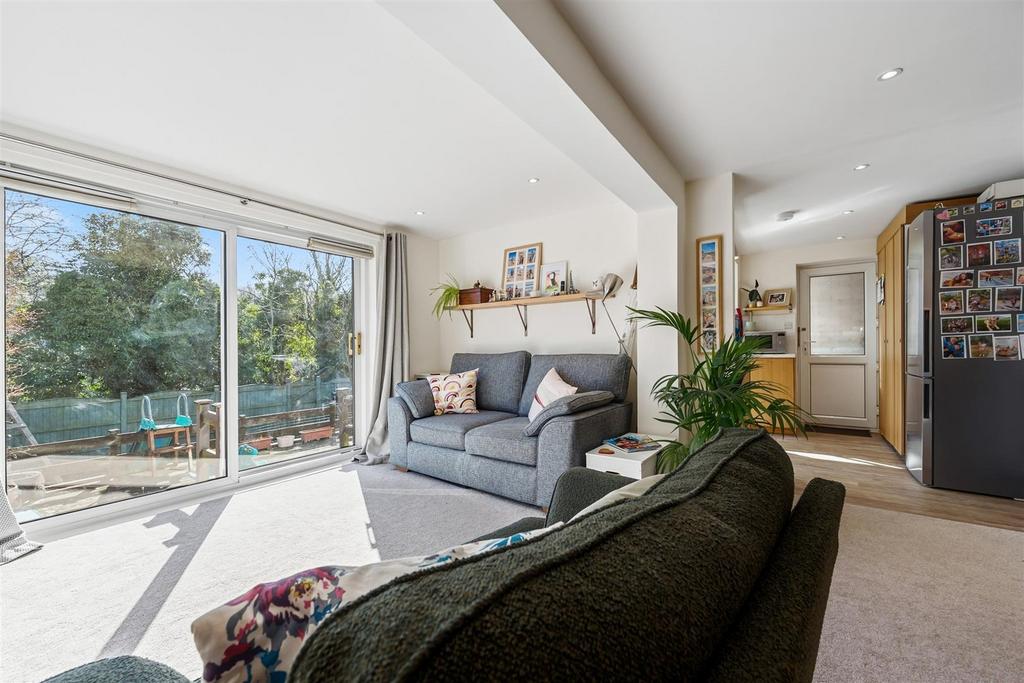 Lounge to garden and Kitchen.jpg