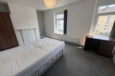5 bedroom terraced house to rent, Marlborough Road, Brynmill, SA2