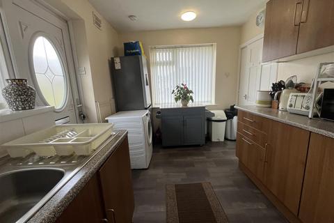 2 bedroom semi-detached bungalow for sale, Lowfield Close, Bradford BD12