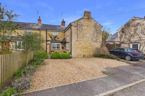 3 bedroom semi-detached house for sale, Cattle End, Silverstone, NN12