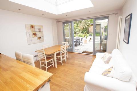 3 bedroom ground floor flat to rent, Lawrie Park Rd, Sydenham