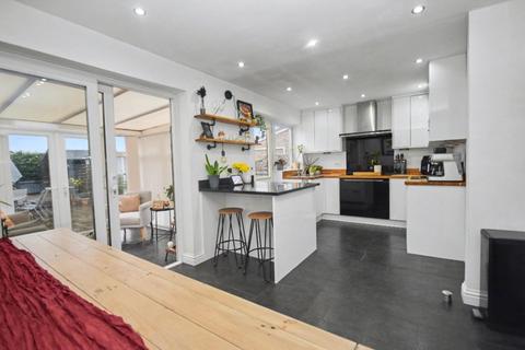 3 bedroom semi-detached house for sale, Fishponds Drive, Crigglestone, Wakefield, West Yorkshire