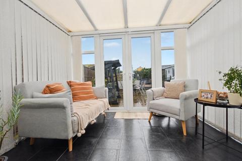 3 bedroom semi-detached house for sale, Fishponds Drive, Crigglestone, Wakefield, West Yorkshire