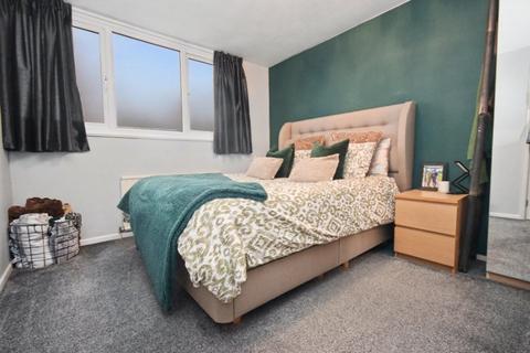 3 bedroom semi-detached house for sale, Fishponds Drive, Crigglestone, Wakefield, West Yorkshire