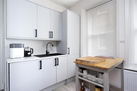2 bedroom apartment to rent, Wymering Road, Maida Vale W9