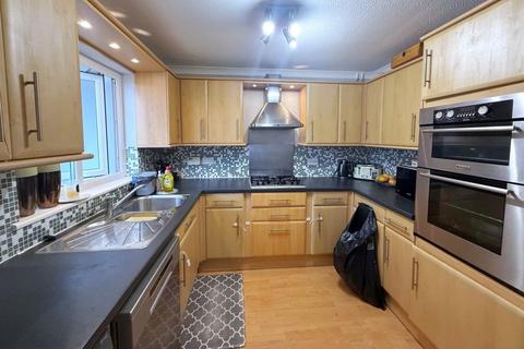 undefined, Walton-on-Thames, Surrey, KT12