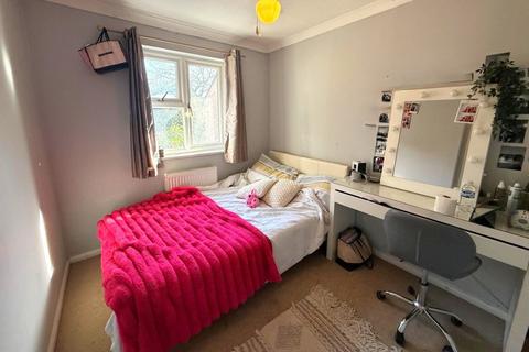 undefined, Walton-on-Thames, Surrey, KT12