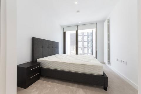 2 bedroom flat to rent, Admiralty Avenue, London E16
