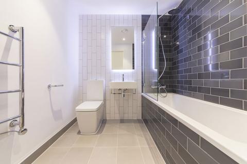2 bedroom flat to rent, Admiralty Avenue, London E16