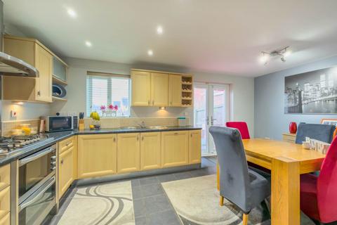 4 bedroom semi-detached house for sale, Ringshaw Drive, Gomersal