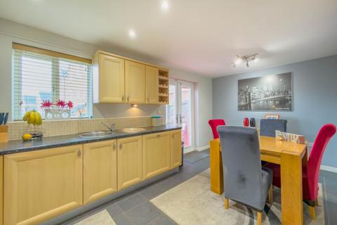 4 bedroom semi-detached house for sale, Ringshaw Drive, Gomersal
