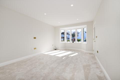 5 bedroom semi-detached house for sale, Parkland Avenue, Upminster RM14