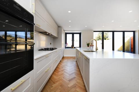 5 bedroom semi-detached house for sale, Parkland Avenue, Upminster RM14