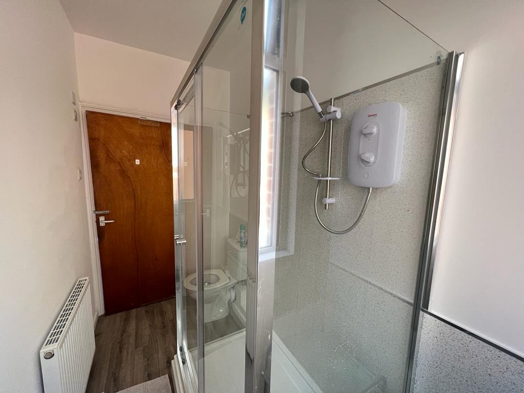 Bathroom 2.jpeg