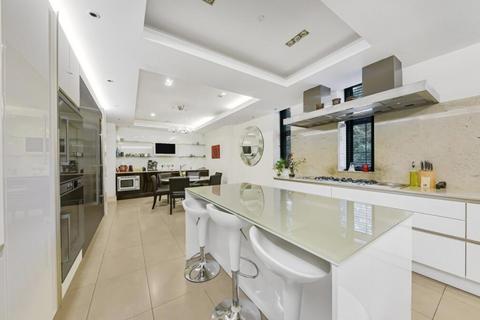 5 bedroom terraced house to rent, Wellgarth Road London NW11
