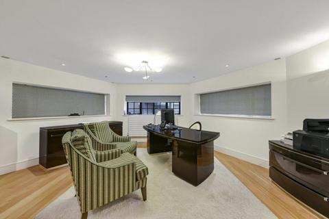 5 bedroom terraced house to rent, Wellgarth Road London NW11