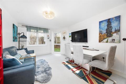 3 bedroom flat to rent, Malvern Road, London, NW6