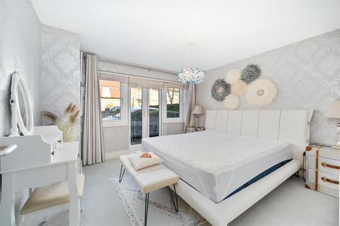 3 bedroom flat to rent, Malvern Road, London, NW6