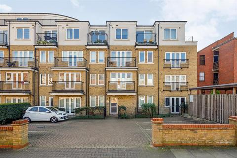 3 bedroom flat to rent, Malvern Road, London, NW6