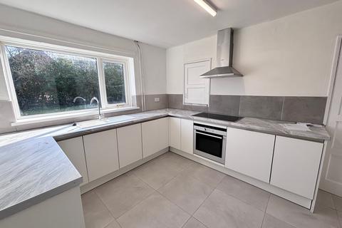 4 bedroom house to rent, Caledon Close, HULL