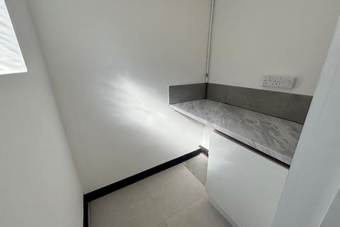4 bedroom house to rent, Caledon Close, HULL