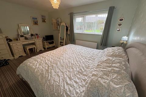 2 bedroom detached house for sale, Elliot Court, Queensbury