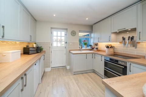 3 bedroom terraced house for sale, Gade Valley Cottages, Dagnall Road, Great Gaddesden, Hertfordshire, HP1 3BW