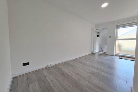 1 bedroom flat to rent, Avenue Road, London N15