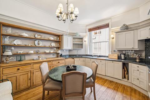 4 bedroom flat to rent, Drayton Gardens, Chelsea, London SW10