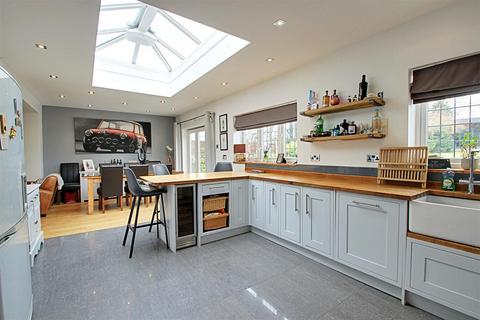 undefined, Toms Lane, Kings Langley