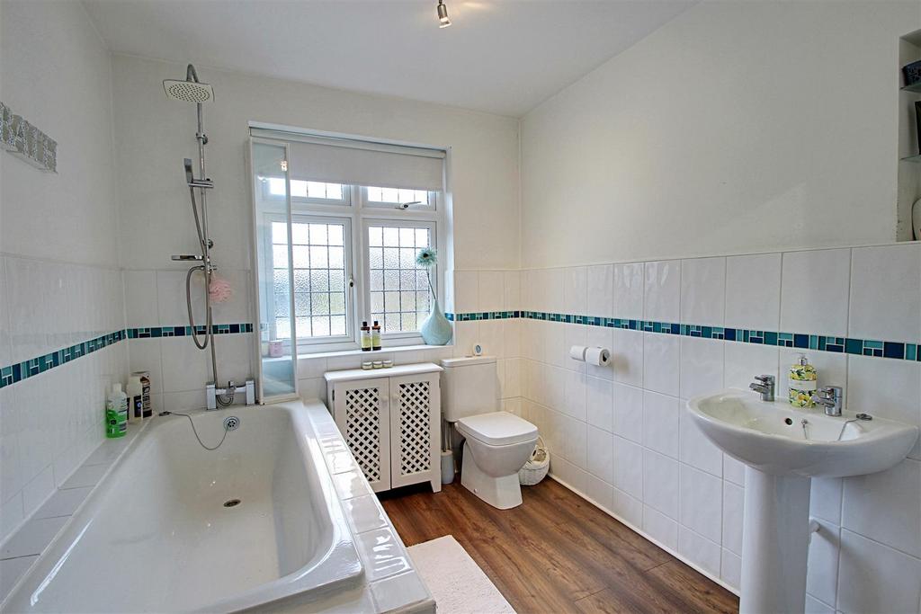Family Bathroom.jpg
