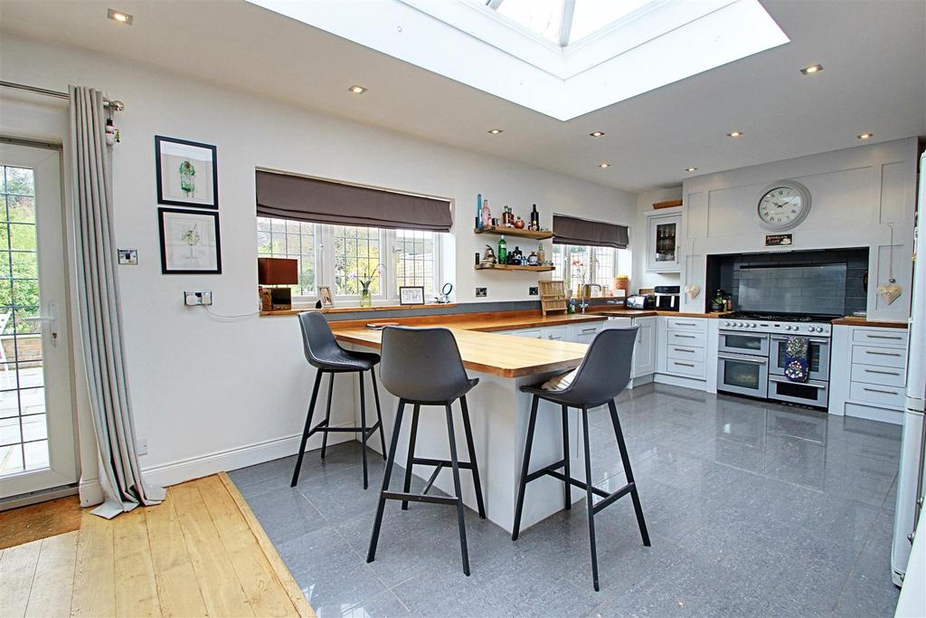Kitchen 1.jpg