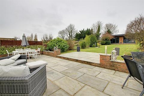 undefined, Toms Lane, Kings Langley