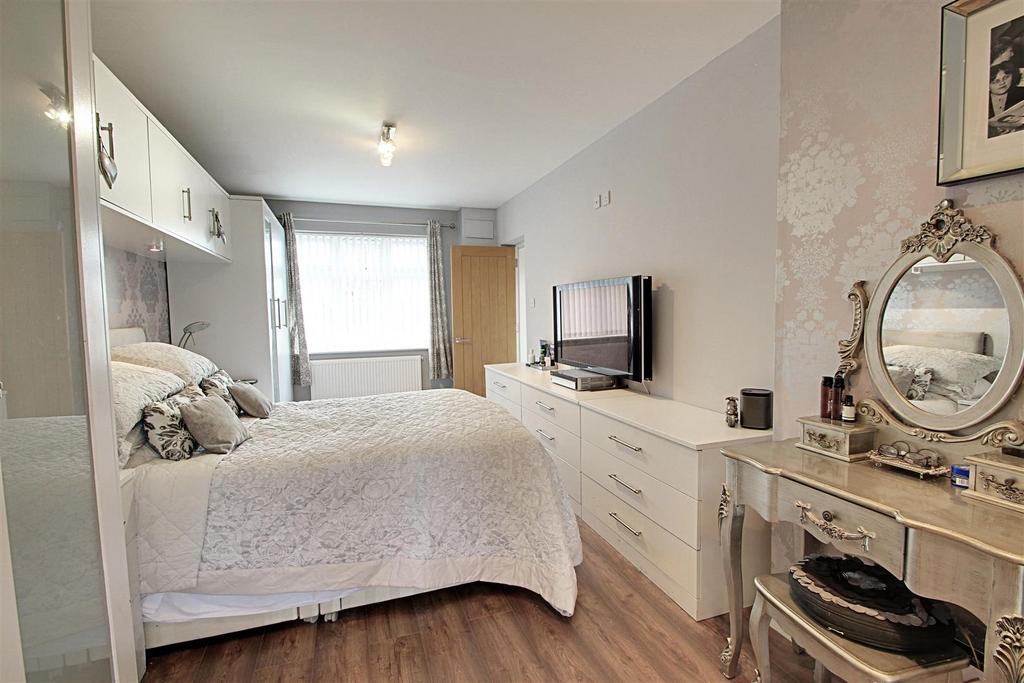 Main Bedroom 1.jpg