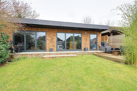 undefined, Toms Lane, Kings Langley