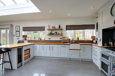 undefined, Toms Lane, Kings Langley