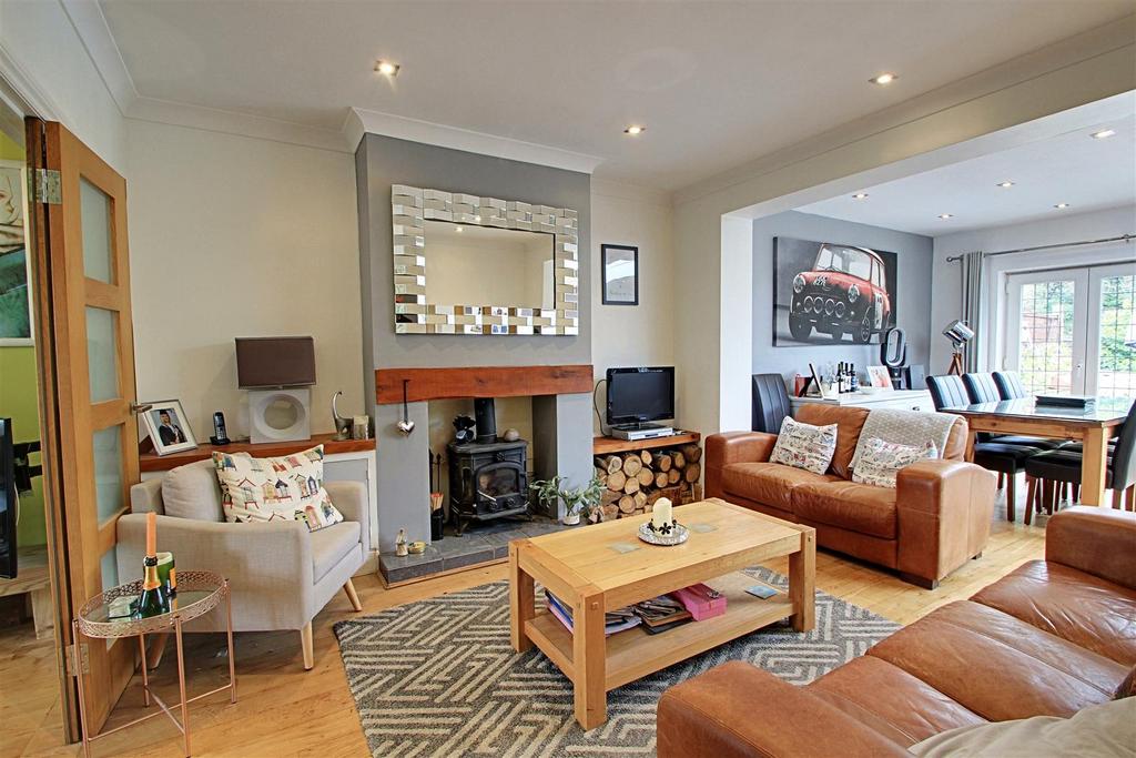 Family Room 1.jpg