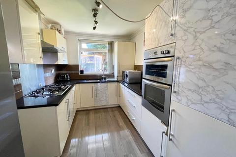4 bedroom semi-detached house to rent, Withington Road, Manchester, M21