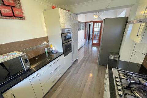 4 bedroom semi-detached house to rent, Withington Road, Manchester, M21