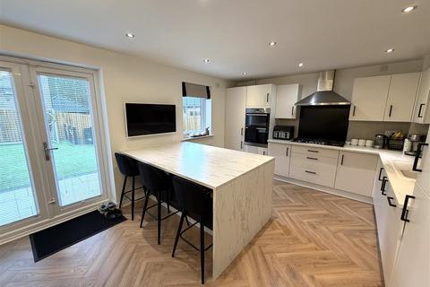 4 bedroom detached house for sale, Fountain Head Road, Halifax