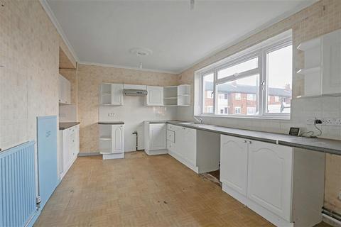 3 bedroom end of terrace house for sale, Luffield Road, London