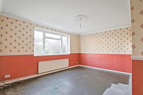 3 bedroom end of terrace house for sale, Luffield Road, London