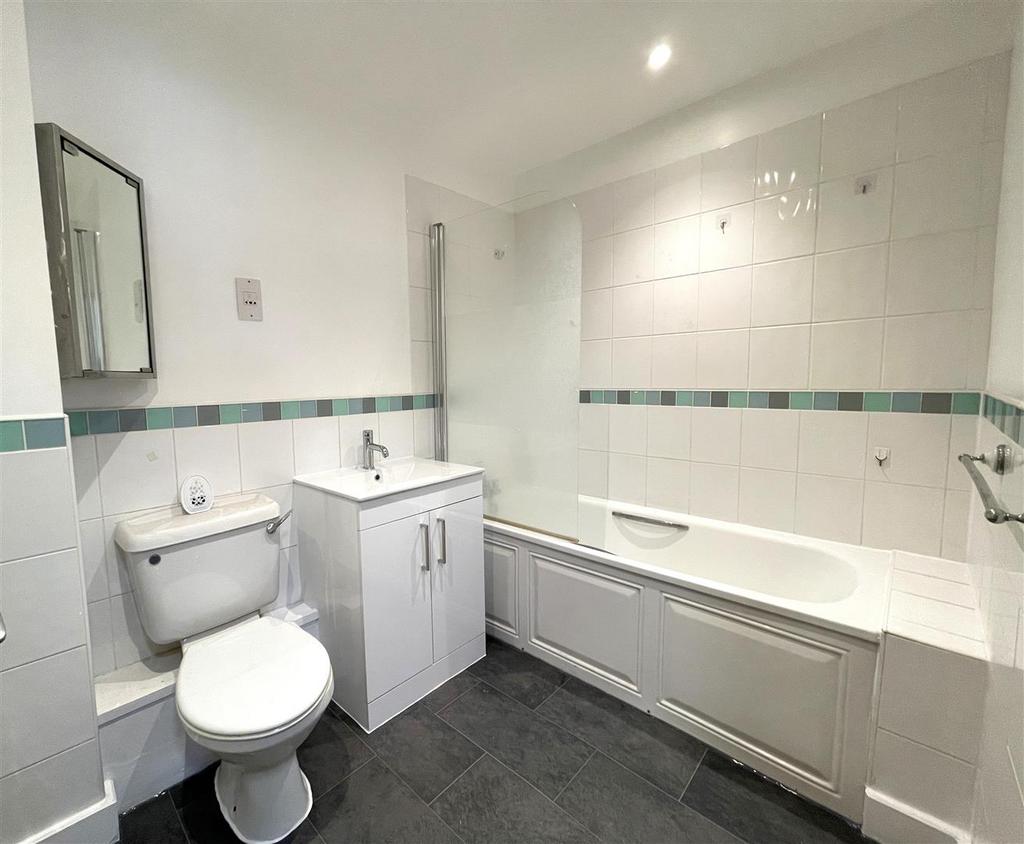 Bathroom.jpg