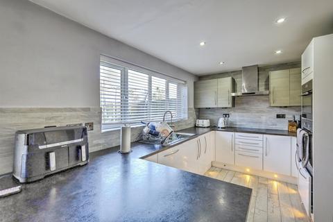 4 bedroom detached house for sale, Lynmore Close, Northampton
