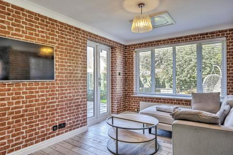4 bedroom detached house for sale, Lynmore Close, Northampton
