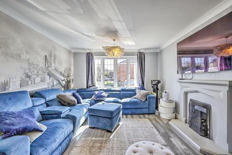 4 bedroom detached house for sale, Lynmore Close, Northampton