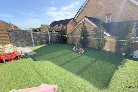 4 bedroom end of terrace house for sale, Cony Close, West Cheshunt